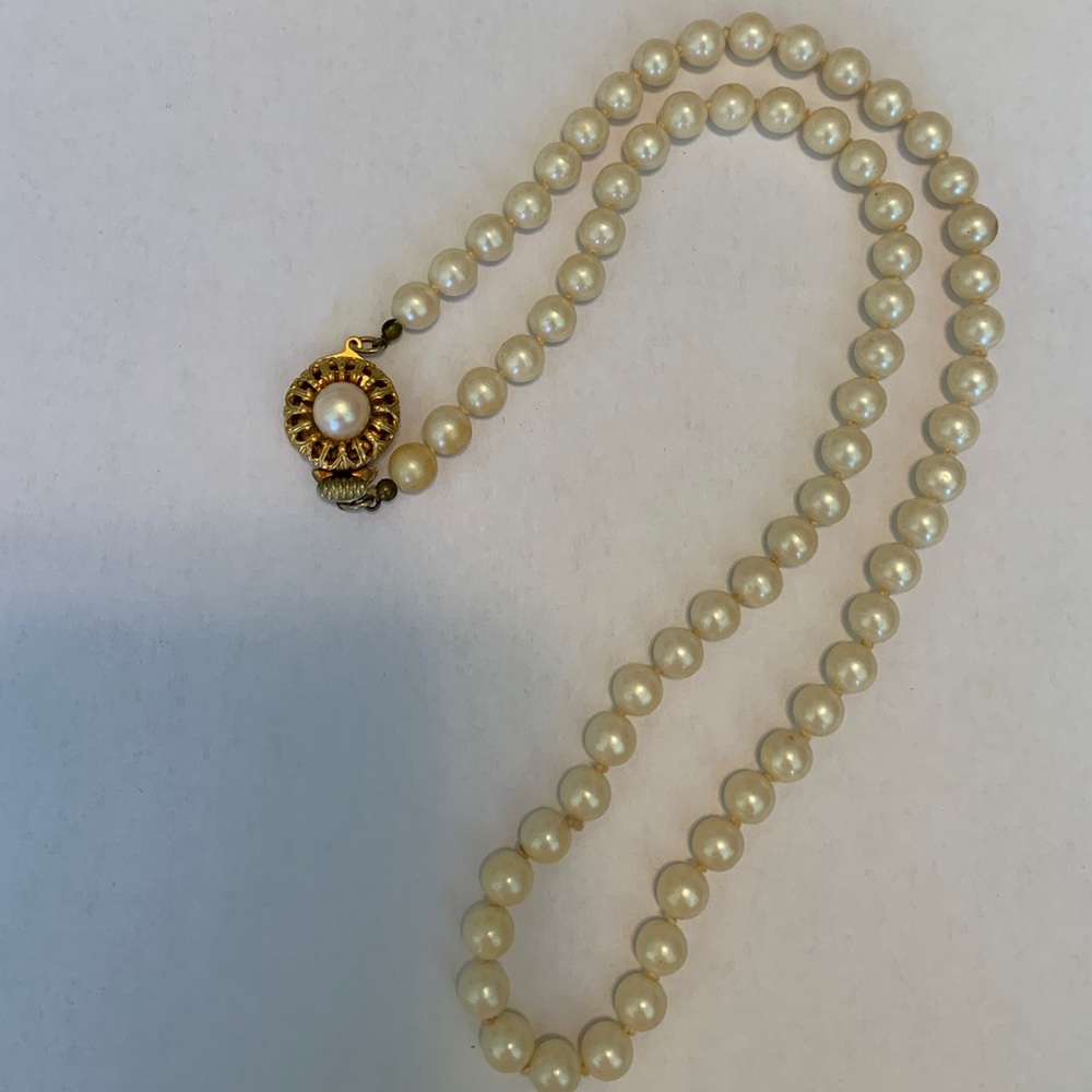 Vintage faux pearl necklace